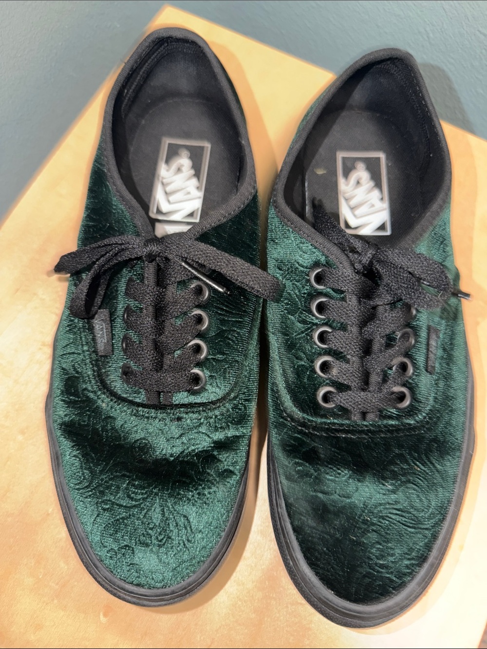 Vans Low-Top Velvet Sneakers in Dark Green and Black size 7M; 8.5W